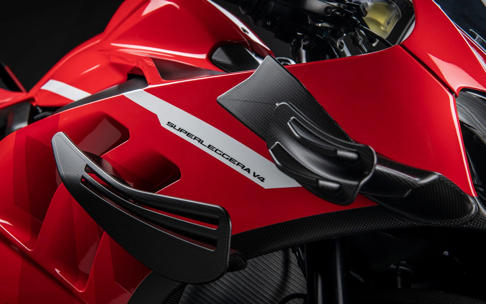 Superleggera V4 Ducati - Dreams Matter - Shaping lightness into speed ...