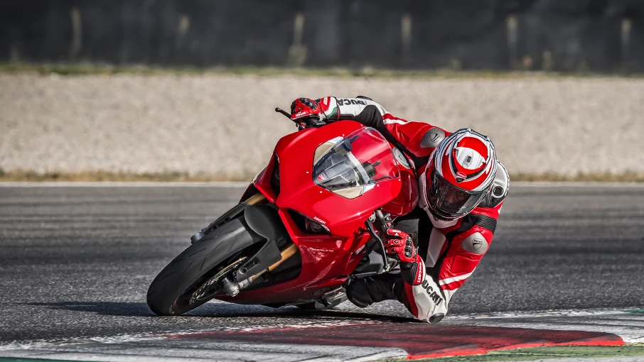 Panigale V4: pre-bookings open for a limited number of units.