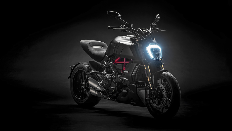 New Ducati Diavel The Maxi Naked Powerful And Muscular