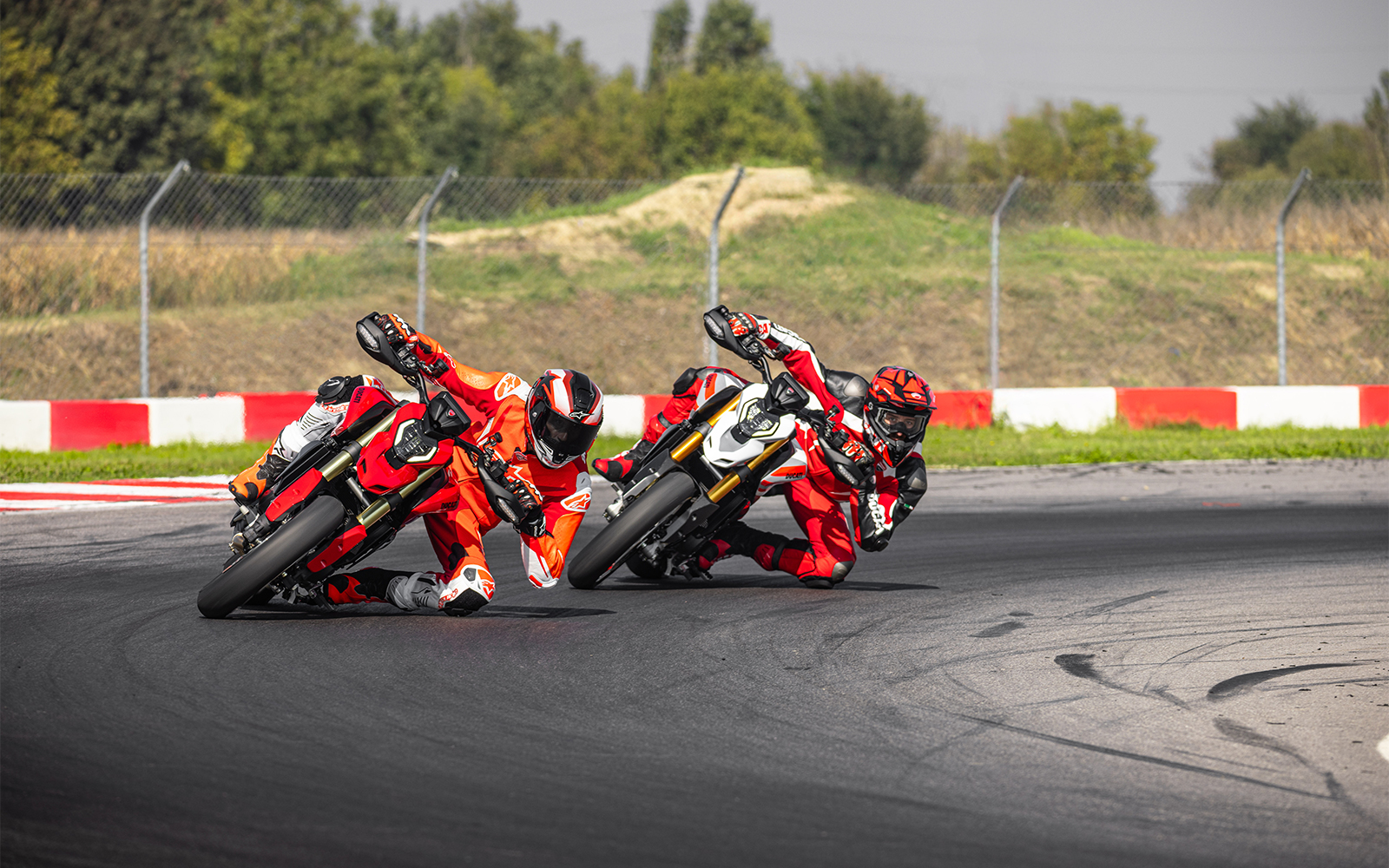 新型ハイパーモタード V2 - Never so Hyper