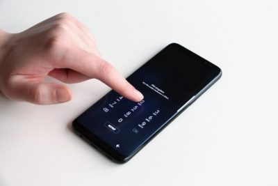  Smartphone-Display mit PIN-Eingabe