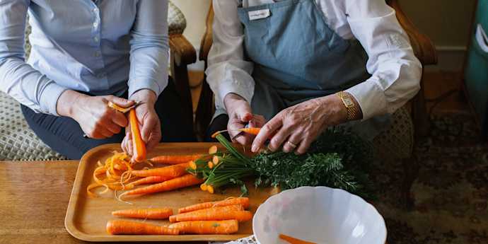 Aide à la préparation des repas aux personnes âgées