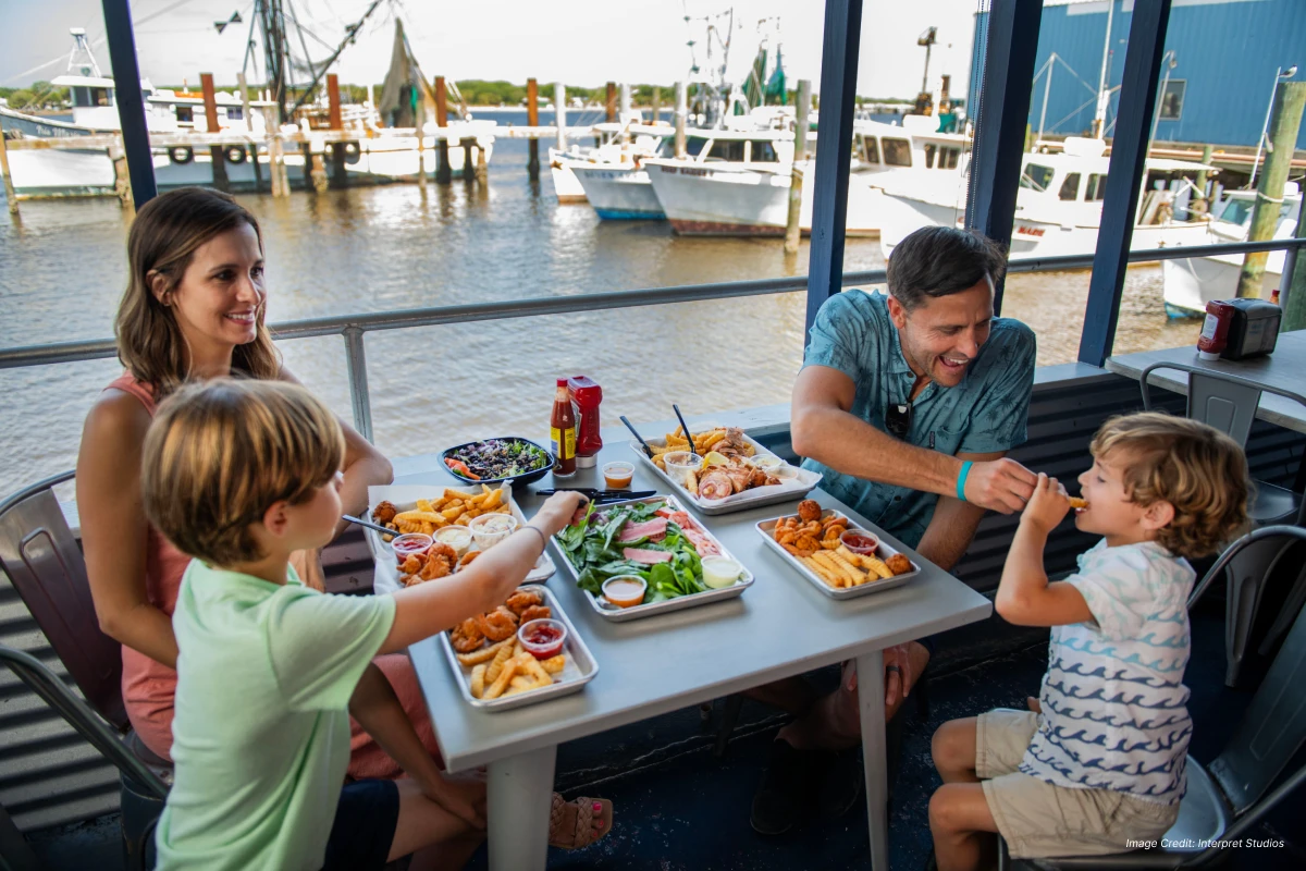 Casual waterfront dining in Jacksonville, FL
