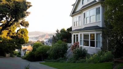 Double-Hung Windows: Benefits and Installation Guide