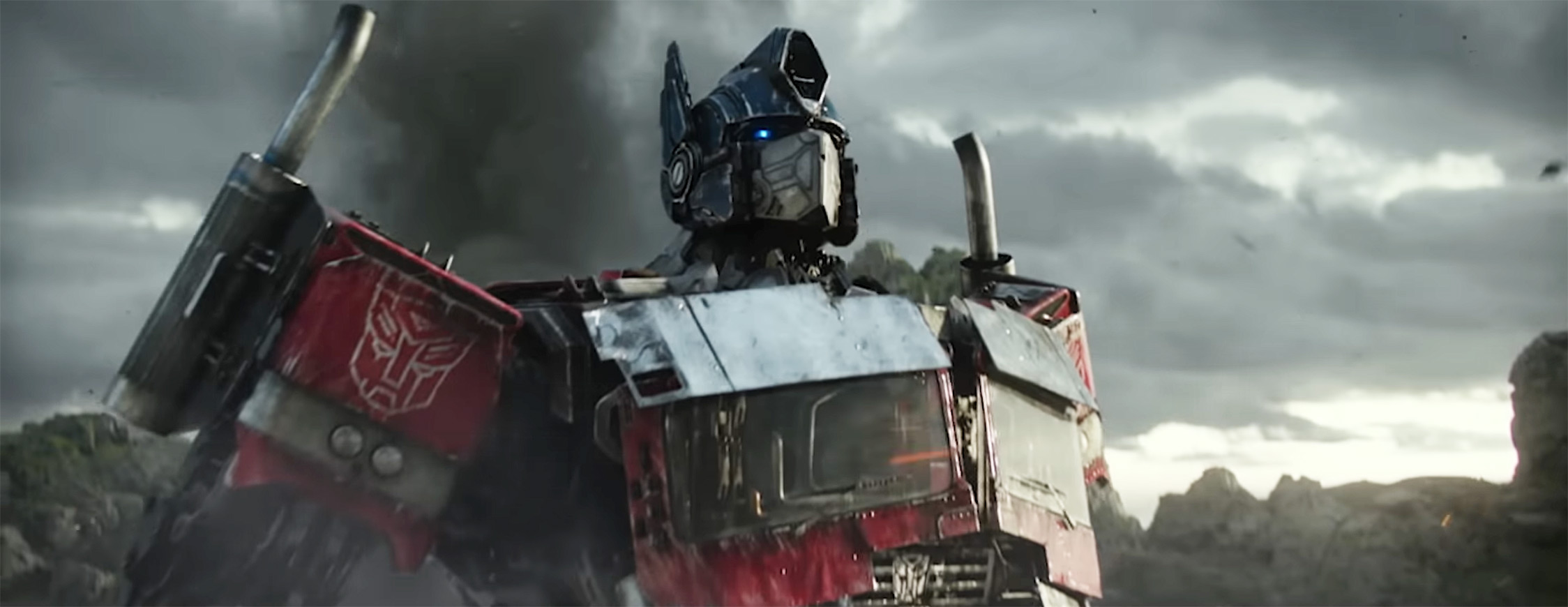 who plays the voice of optimus prime