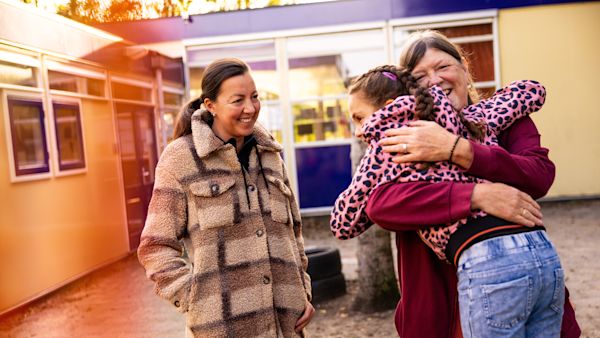 pm die kind knuffelt