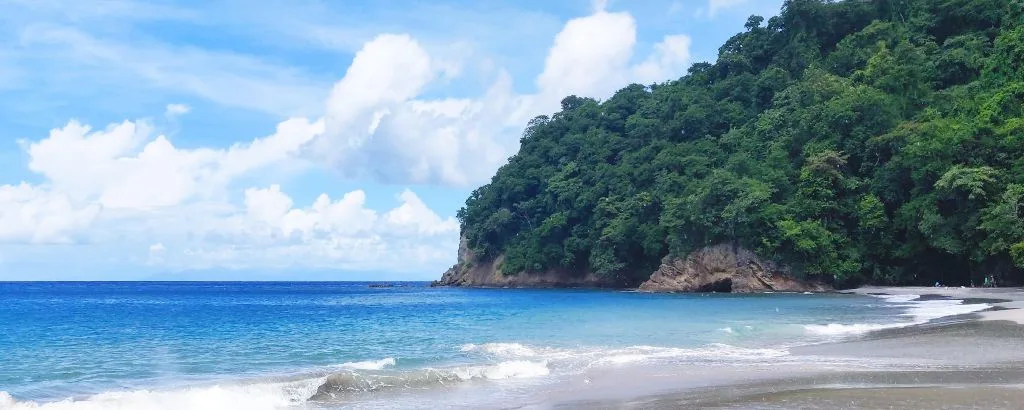 anse-couleuvre-plage-sable-noir-martinique-02