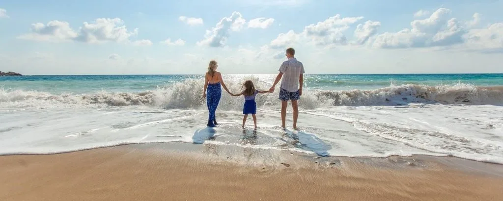 Vacances famille Martinique - Parents et enfants à la plage
