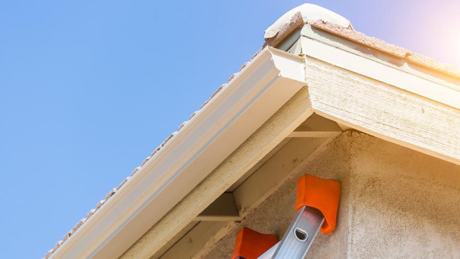 The Ultimate Guide to Seamless Gutters