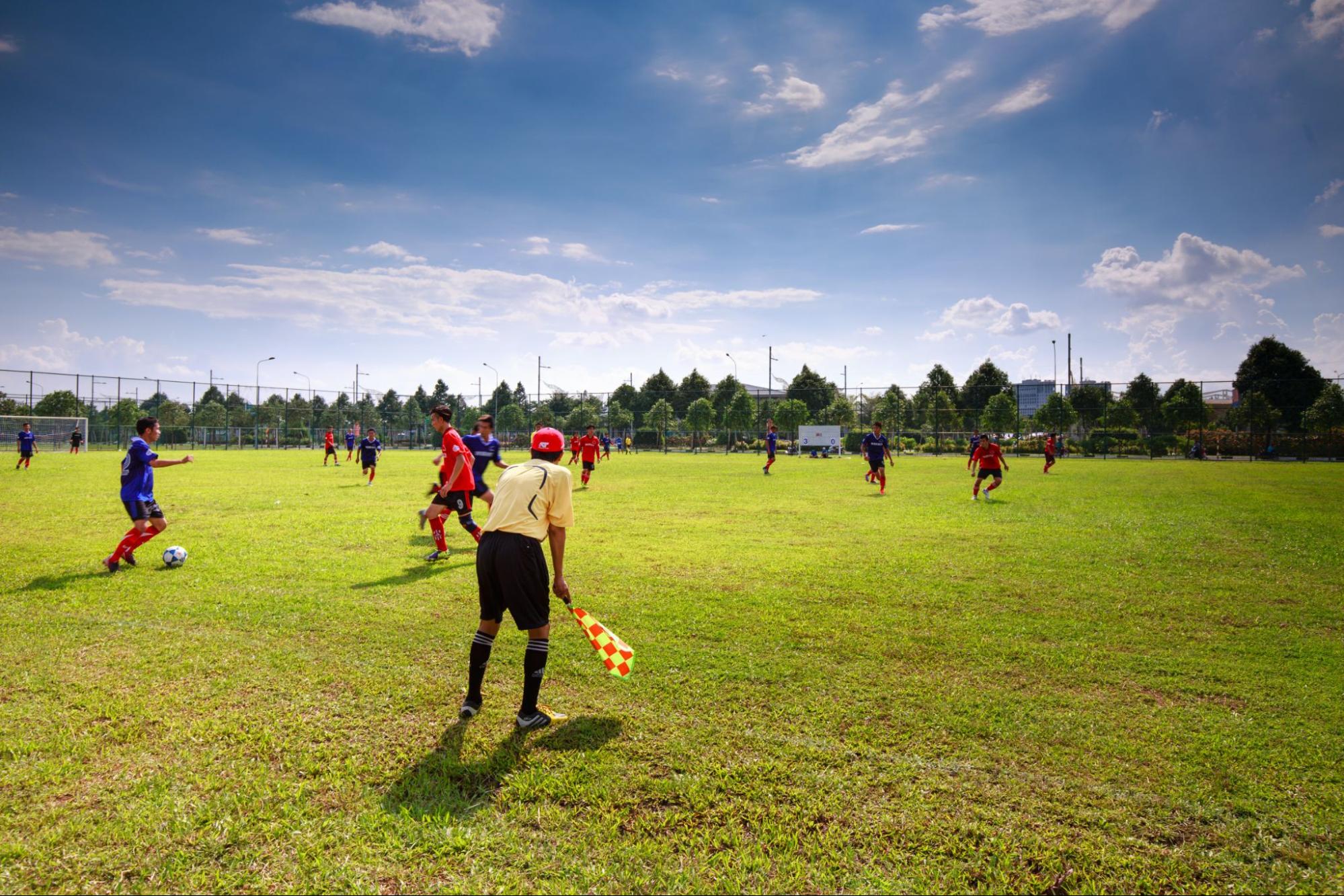 How To Start A Youth Soccer Team In 2024 Jersey Watch   Athletes Play Soccer 