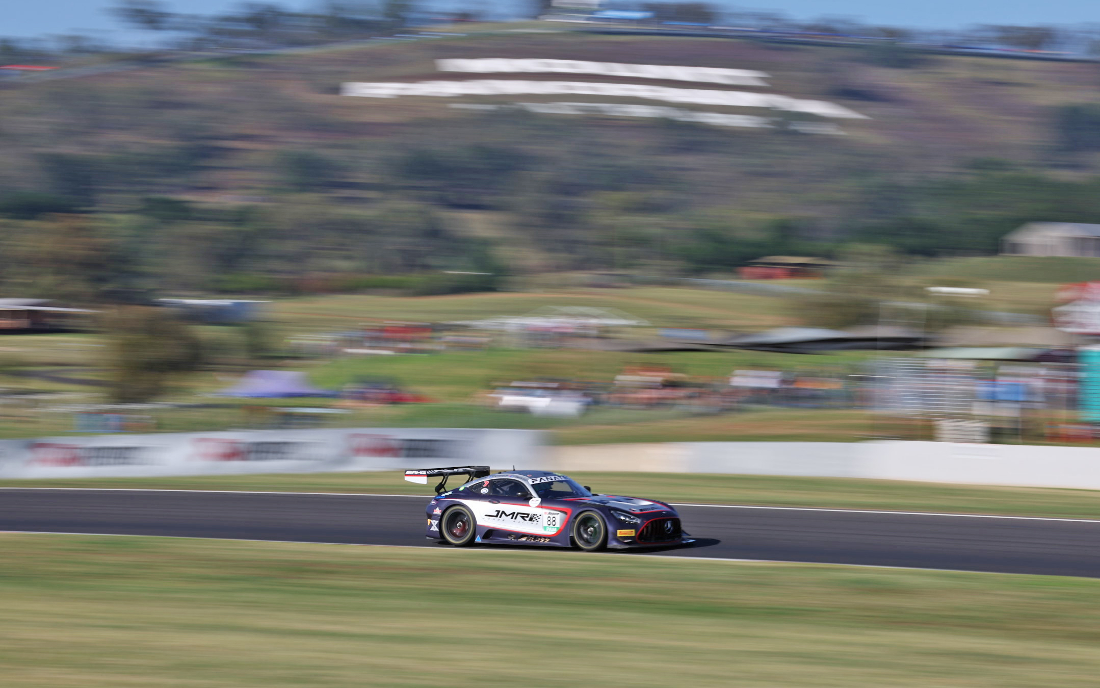 Whincup sets the pace in Bathurst practice Supercars