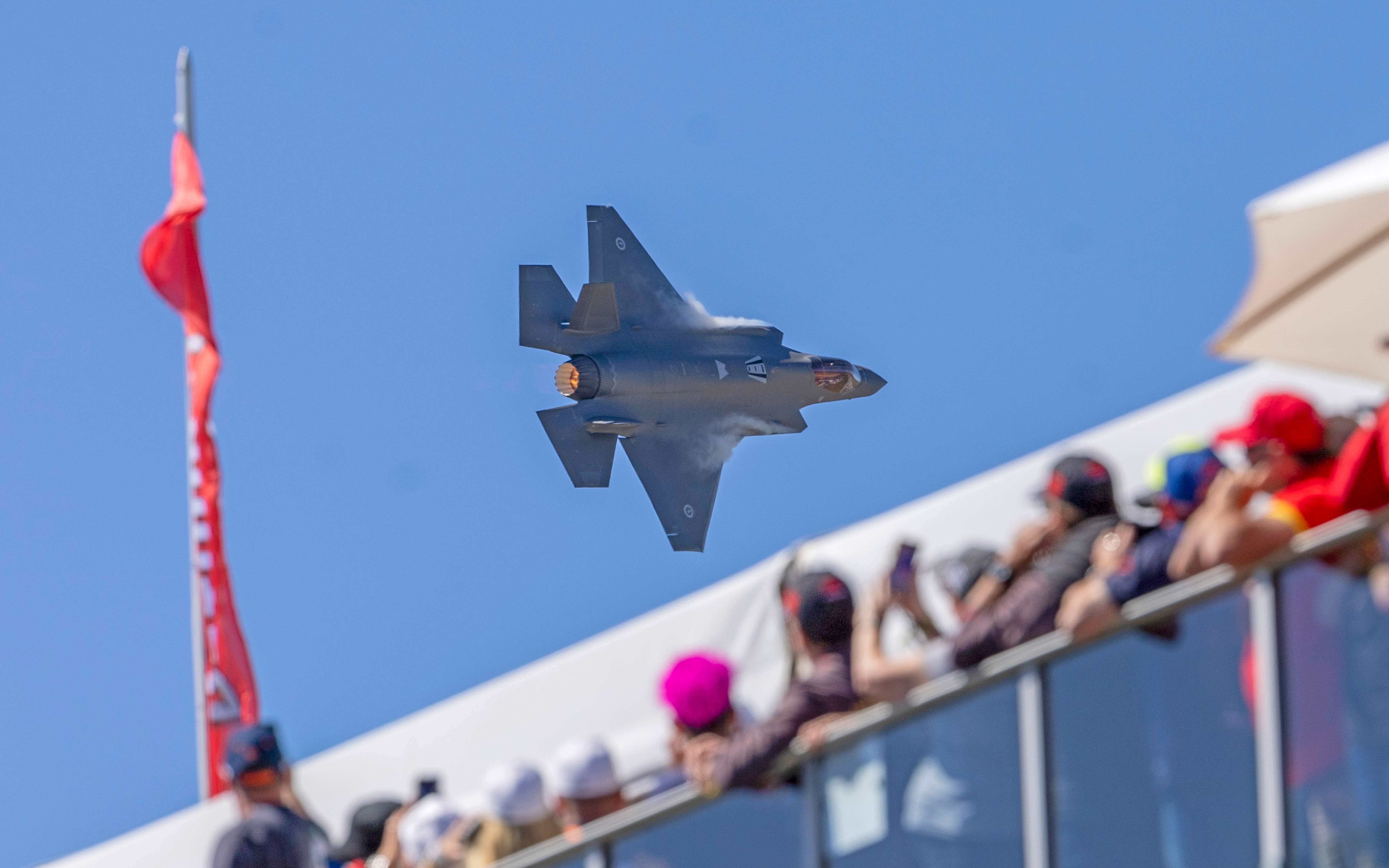 Jet Flyover Today 2022 - gunmfzt