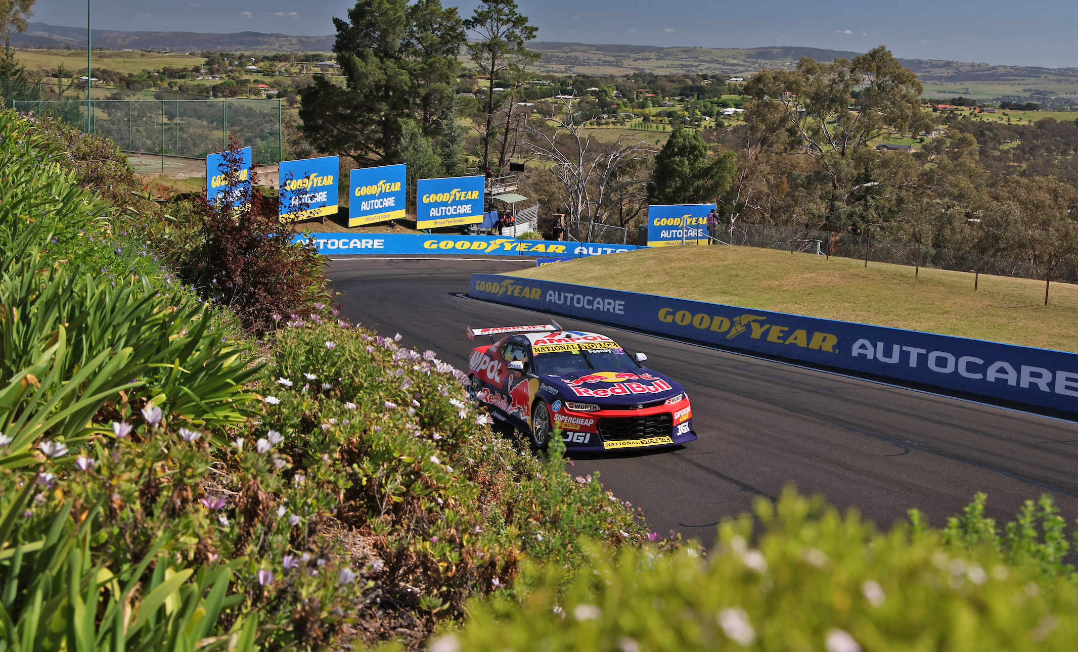 Crisp Feeney/whincup Take Early Bathurst Lead As Weather Threatens Picture in 4K Crisp Feeney/whincup Take Early Bathurst Lead As Weather Threatens Picture in 4K