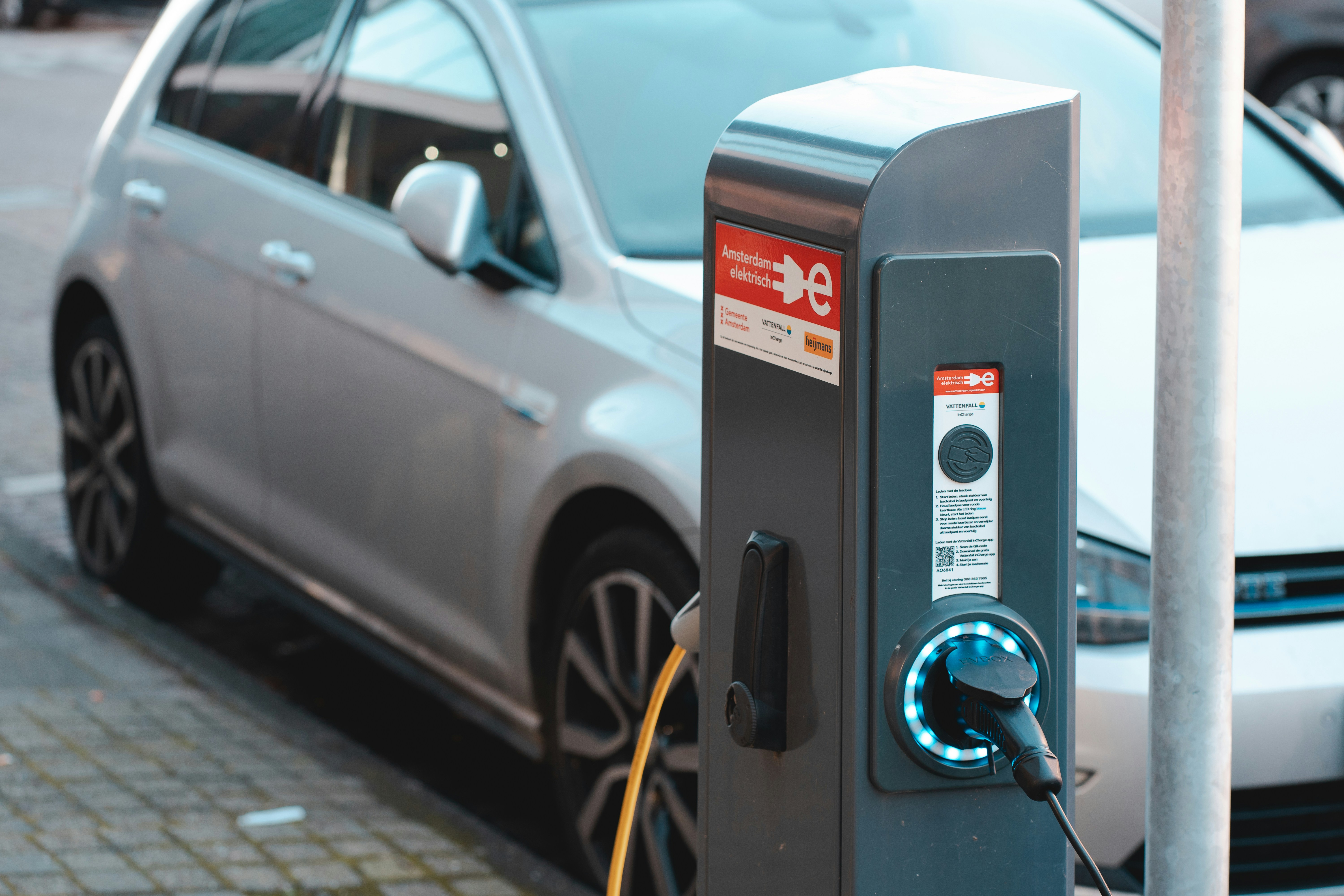 Panduan Memilih Ketebalan Sarung Tangan Nitrile: dari Servis Kelistrikan dan EV sampai Pekerjaan Berat