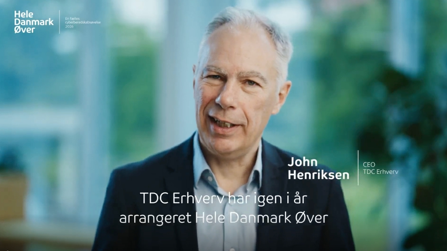 Bag initiativet står blandt andre Styrelsen for Samfundssikkerhed og Beredskab, Politiet (NSK), Dansk Industri, Dansk Erhverv, IT-Branchen, Secure Practice, Dansk IT, Tryg, Cisco, Forsvaret (materiel- og indkøbsstyrelsen) og TDC Erhverv.