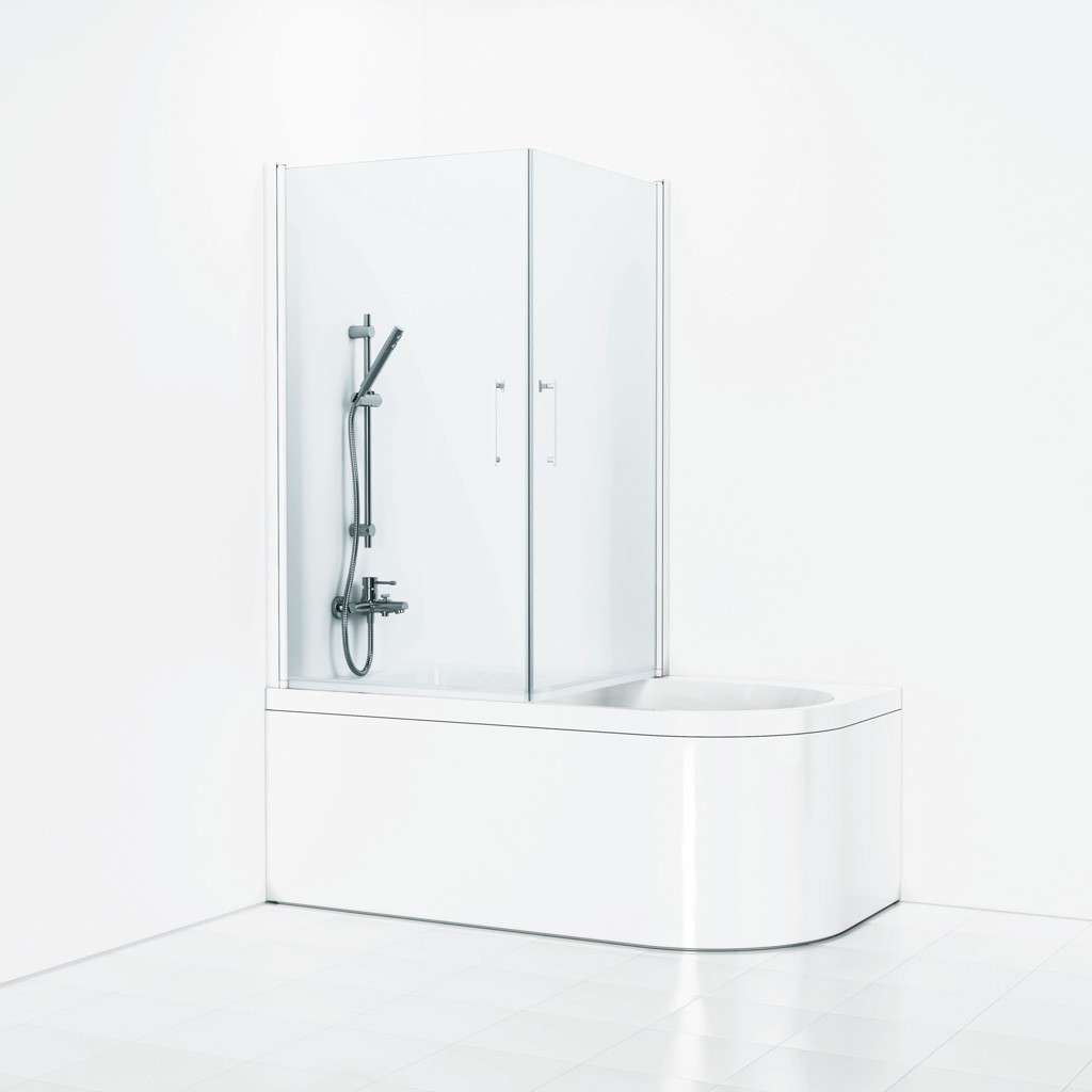 Hvit moderne badekar med gjennomsiktig glassdusj og sølvarmatur mot hvit bakgrunn.