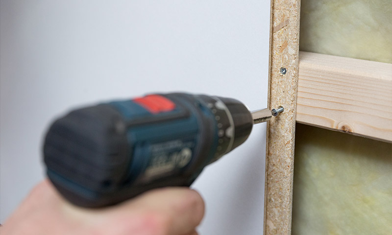 montere walls2paint med skrutrekker