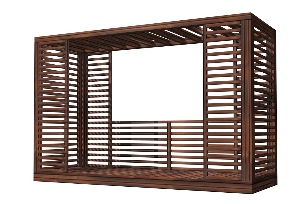 Åpen pergola i mørkt tre med horisontale lameller mot hvit bakgrunn