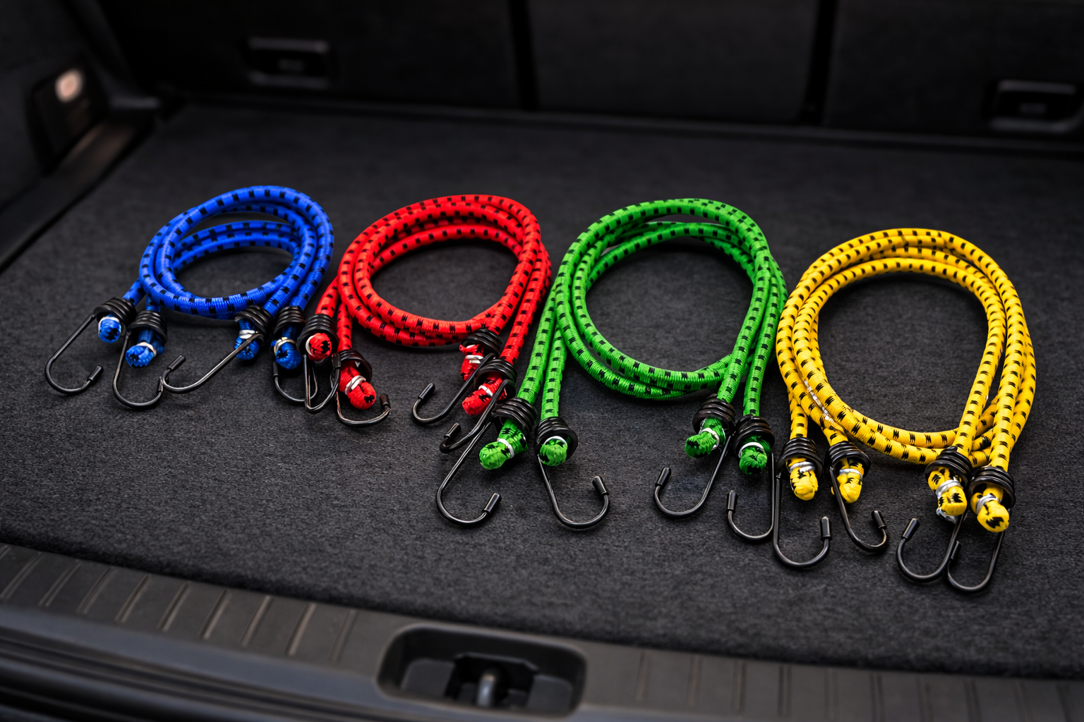 Bagasjestropper liggende i et bagasjerom - Bildet er generert av ChatGPT