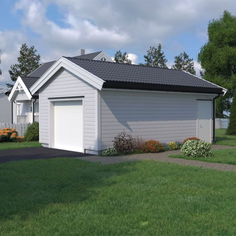 Lysegrå enbilsgarasje med mørkt tak, blomsterbed og grønn plen foran hvitt hus.
