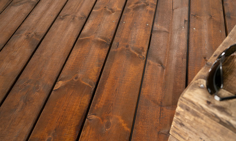 flott terrasse med lekre brune terrassebord