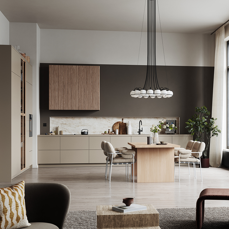 Moderne åpent kjøkken i beige og brunt med treøy, pendellampe, polstrede stoler og plante