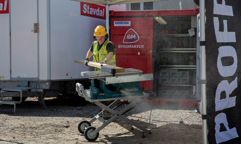 proff byggeplasscontainer med sag