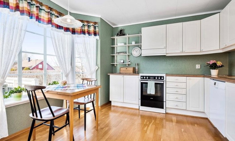 gammelt kjøkken før oppussing