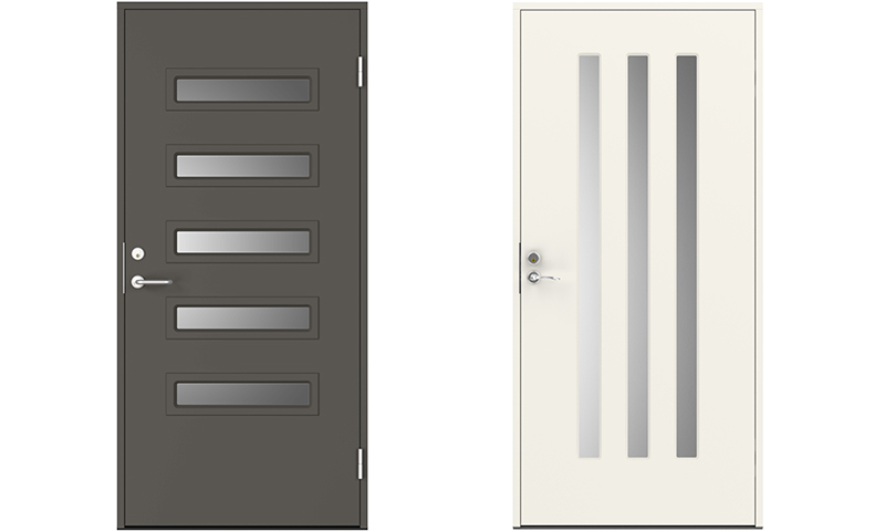 To moderne ytterdører: mørk grå med fem horisontale vinduer, hvit med tre smale vertikale glassfelt.