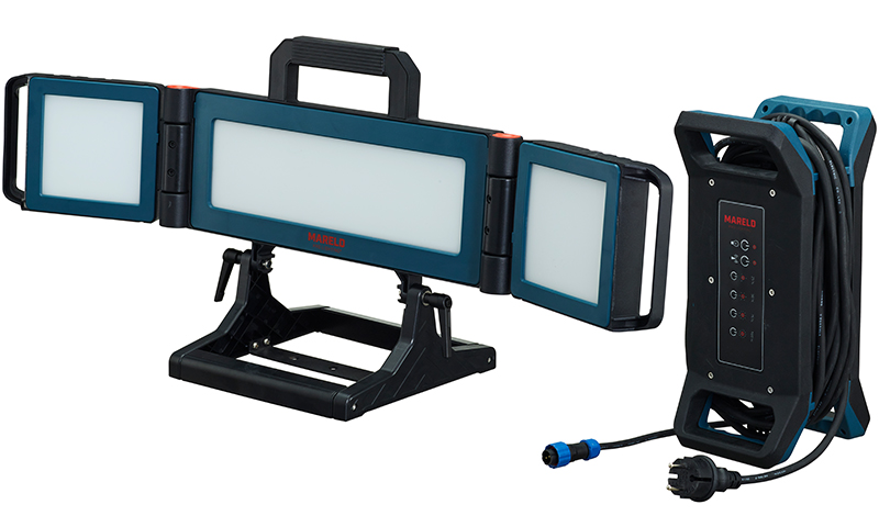 Bærbar Mareld LED-arbeidslampe med tre hvite paneler i blå ramme og kontrollboks med kabelrull