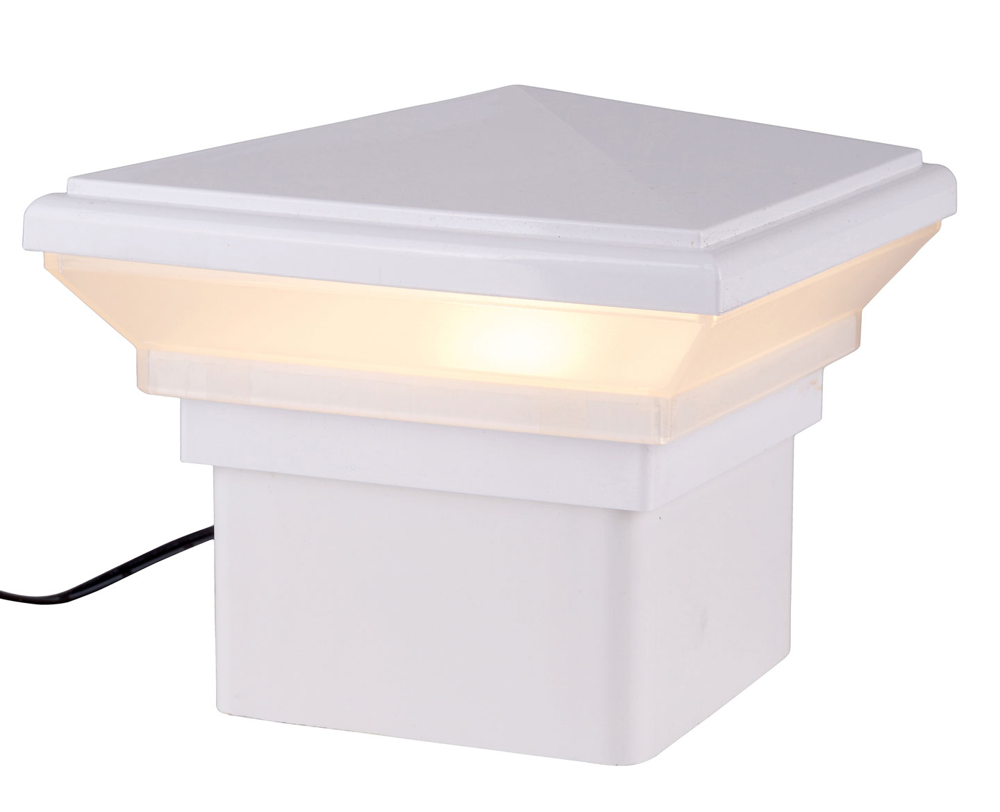 Hvitt firkantet stolpehette-lampe i plast med varmt lys og svart kabel.