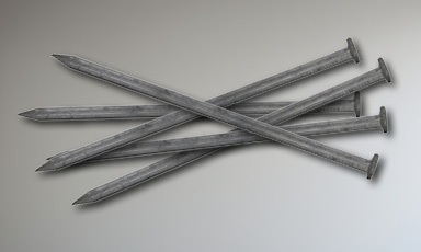 Flere håndspiker på en haug