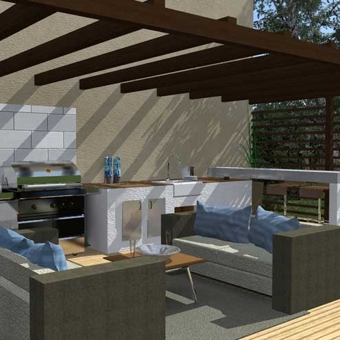 Uteområde med mørk trek-pergola, hvitt kjøkken, gassgrill og grå sofaer med blå puter.