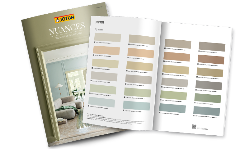 Åpen Jotun Nuances fargebok med duske pastellprøver og katalog med stuebilde