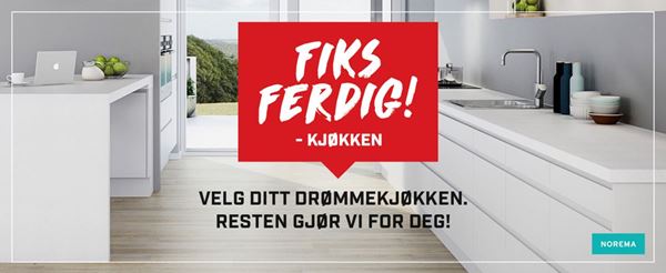 Moderne hvitt kjøkken med rød reklameboble “Fiks ferdig! – kjøkken” og svart tekst under.