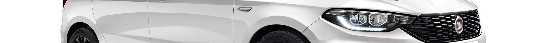 Biały Fiat Tipo na abonament i wynajem - banner wersja hatchback - przód prawa