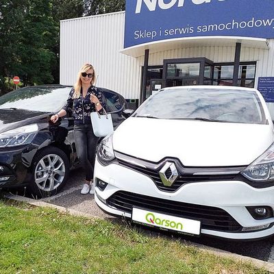 Pani Monika z nowym Renault Clio - w abonamencie do Qarsona