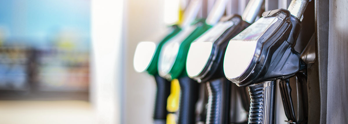 Paliwa premium - czy warto tankować droższe paliwo? - porady Qarsona