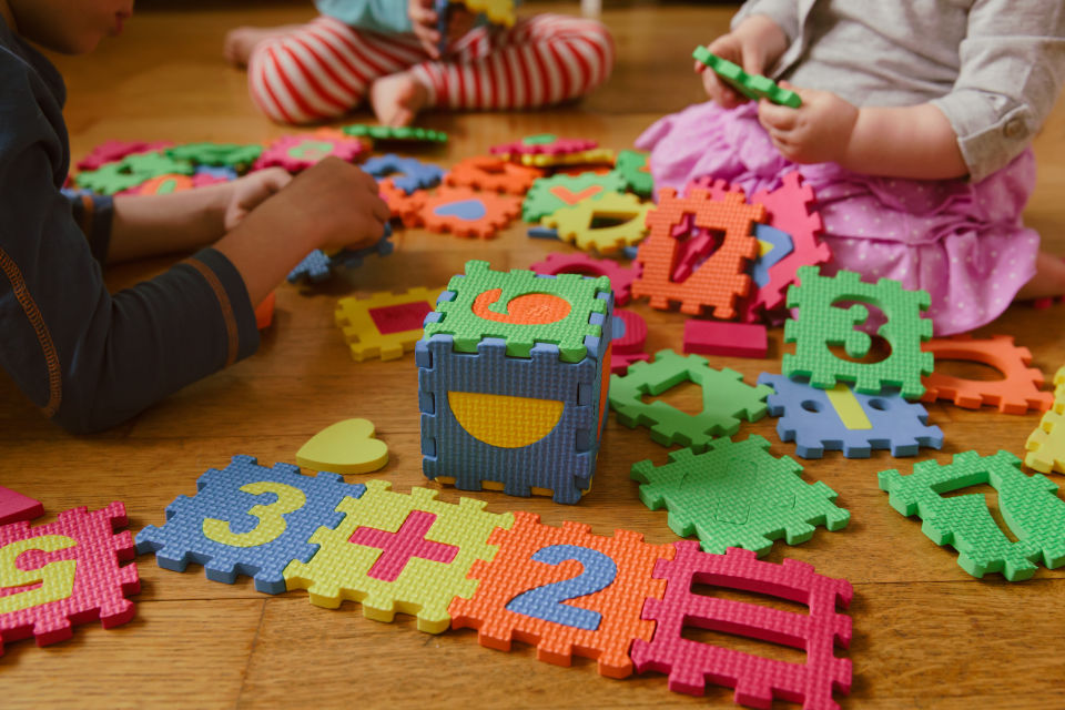 kids playing with numbered foam toys