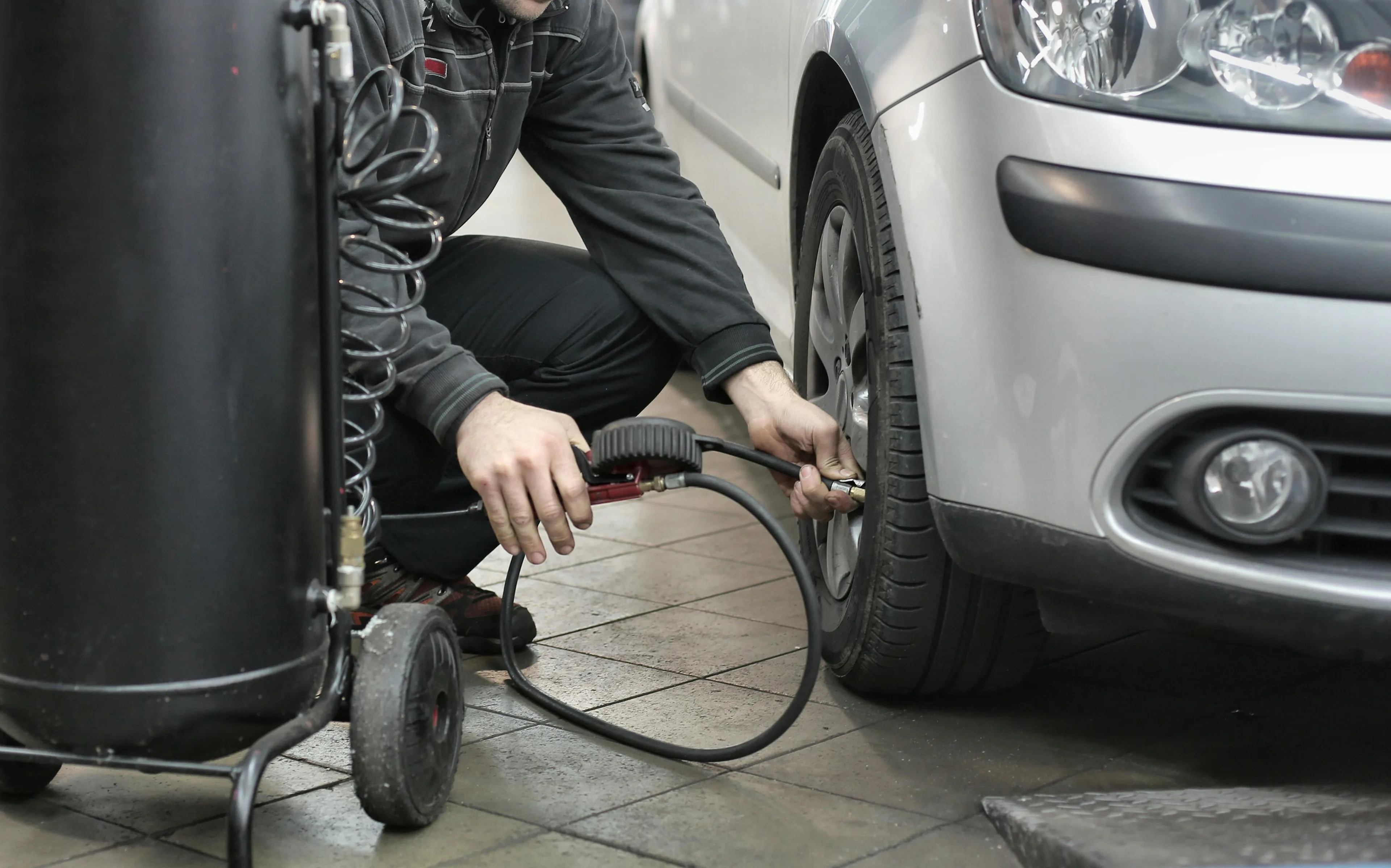 The Practical Guide to Checking Tyre Pressure: Ensure Your Safety on the Road