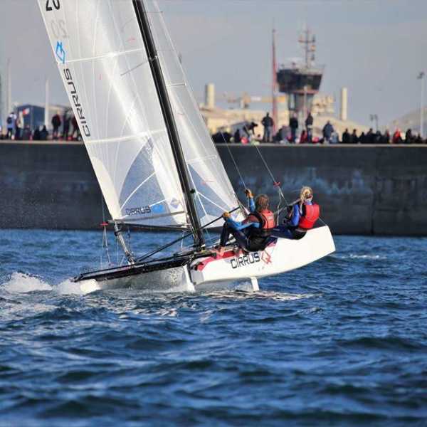 catamarano bimare f16