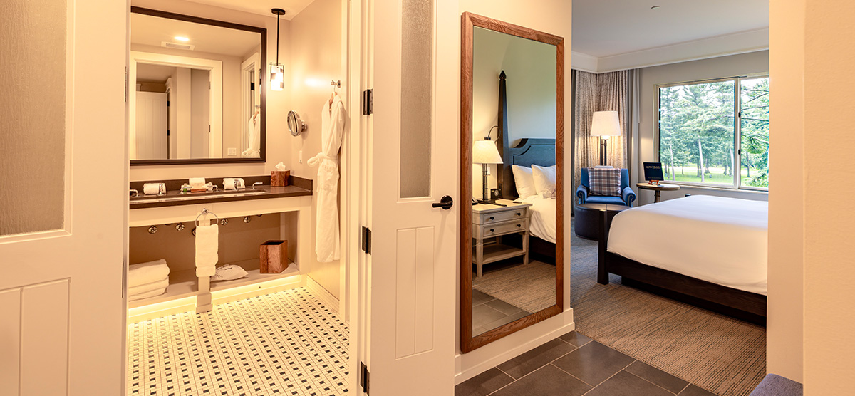 carousel-executive-golf-view-king-terrace-3-1200x556 Entrance to bathroom and king bedroom with large mirror.
