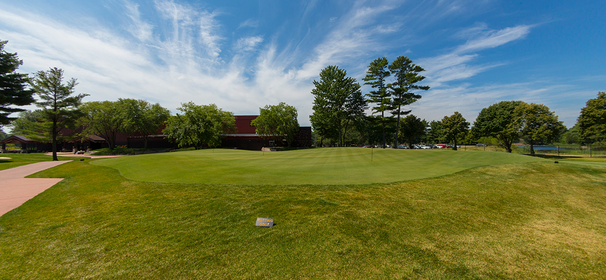 Practice putting green at SentryWorld