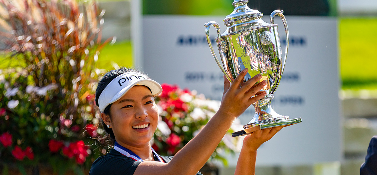 Lei Ye holding the USGA championship trophy