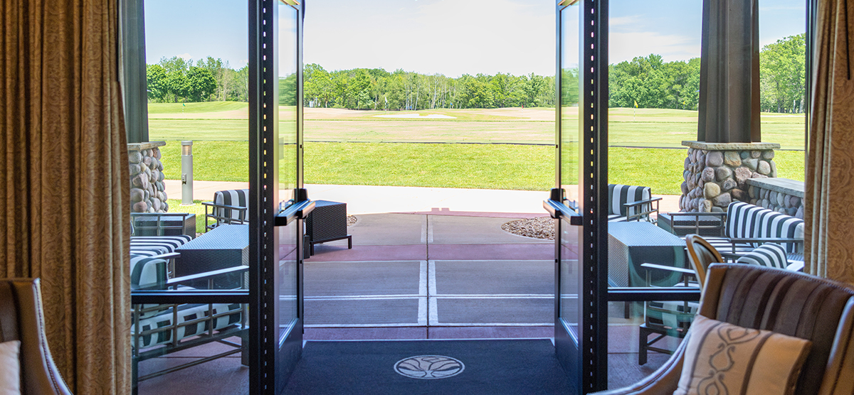 carousel-wedding-venue-salon-sw-4-1200x556 Salon outdoor patio area overlooking the golf course.