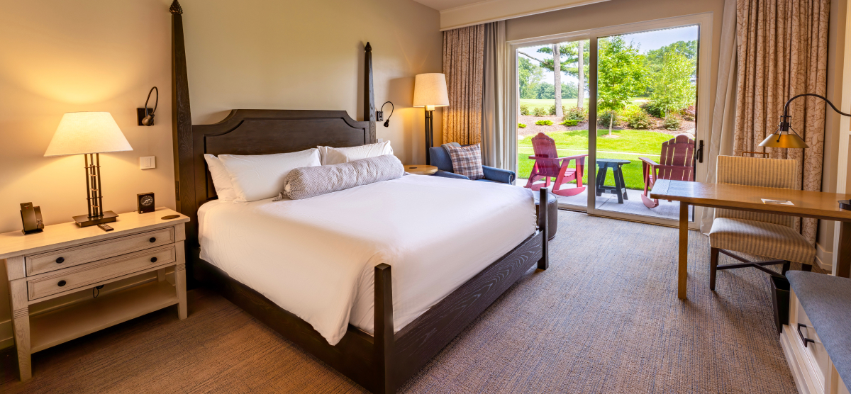 carousel-corporate-event-full-day-6-1200x556 A king size bed room at The Inn.