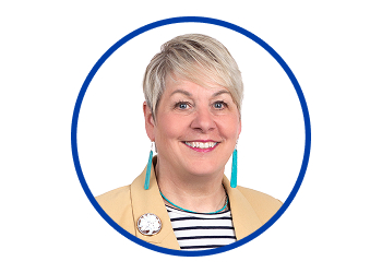 Stephanie Weiss headshot