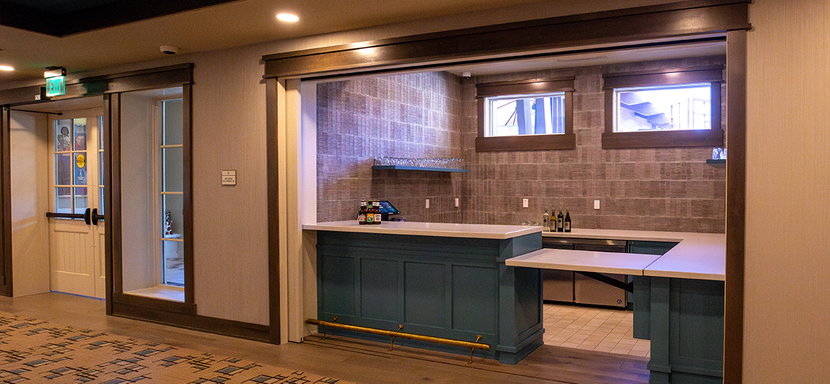 carousel-wedding-venue-inn-gathering-rooms-4-1200x556 The Inn gathering room bar area.