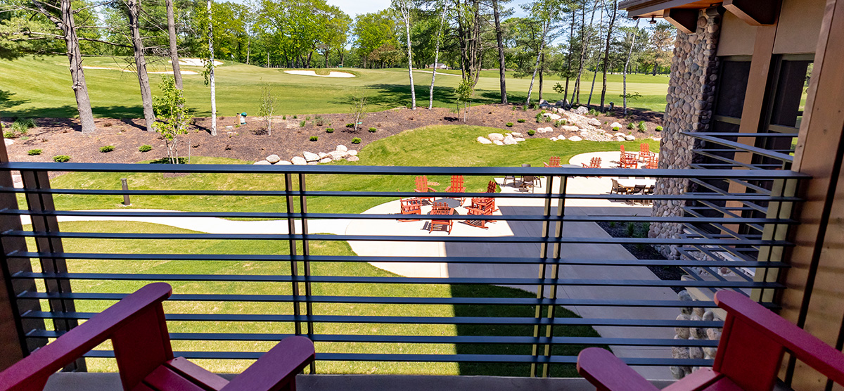 carousel-golf-view-king-terrace-5-1200x556 Terrace overlooking the golf course.