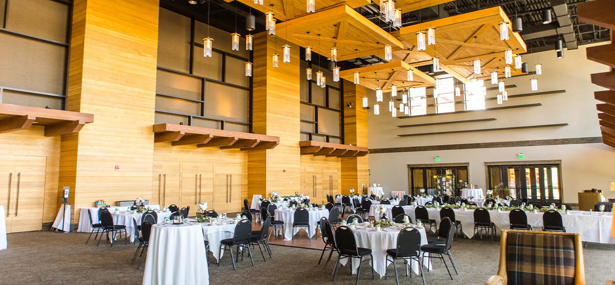 Head table and round tables set in the Atrium at SentryWorld